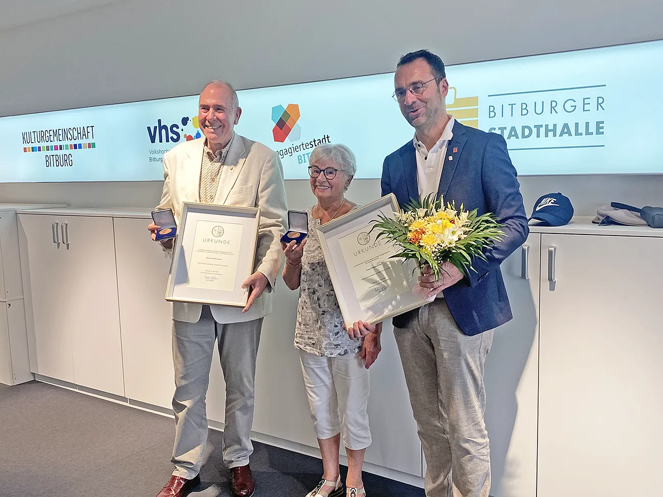 Ausgezeichnet mit der Medaille wurden als Einzelpersonen Frau Elfriede Elsen und Herr Hilarius Esch