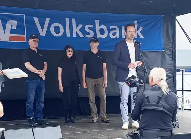 Ausgezeichnet mit der Medaille als Gruppe wurde der Offene Kanal Bitburg e.V.