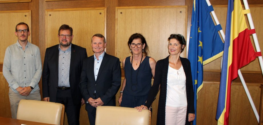 Pressekonferenz zum Ehrenamtstag in Bitburg (v.l.n.r.): Marcel Fromme (Agentur Kompakt B.), Bürgermeister Joachim Kandels, Birger Hartnuß (Leiter der Leitstelle Ehrenamt, Staatskanzlei RLP), Katharina Pfänder und Sibylle Schreckenberger (beide SWR))
