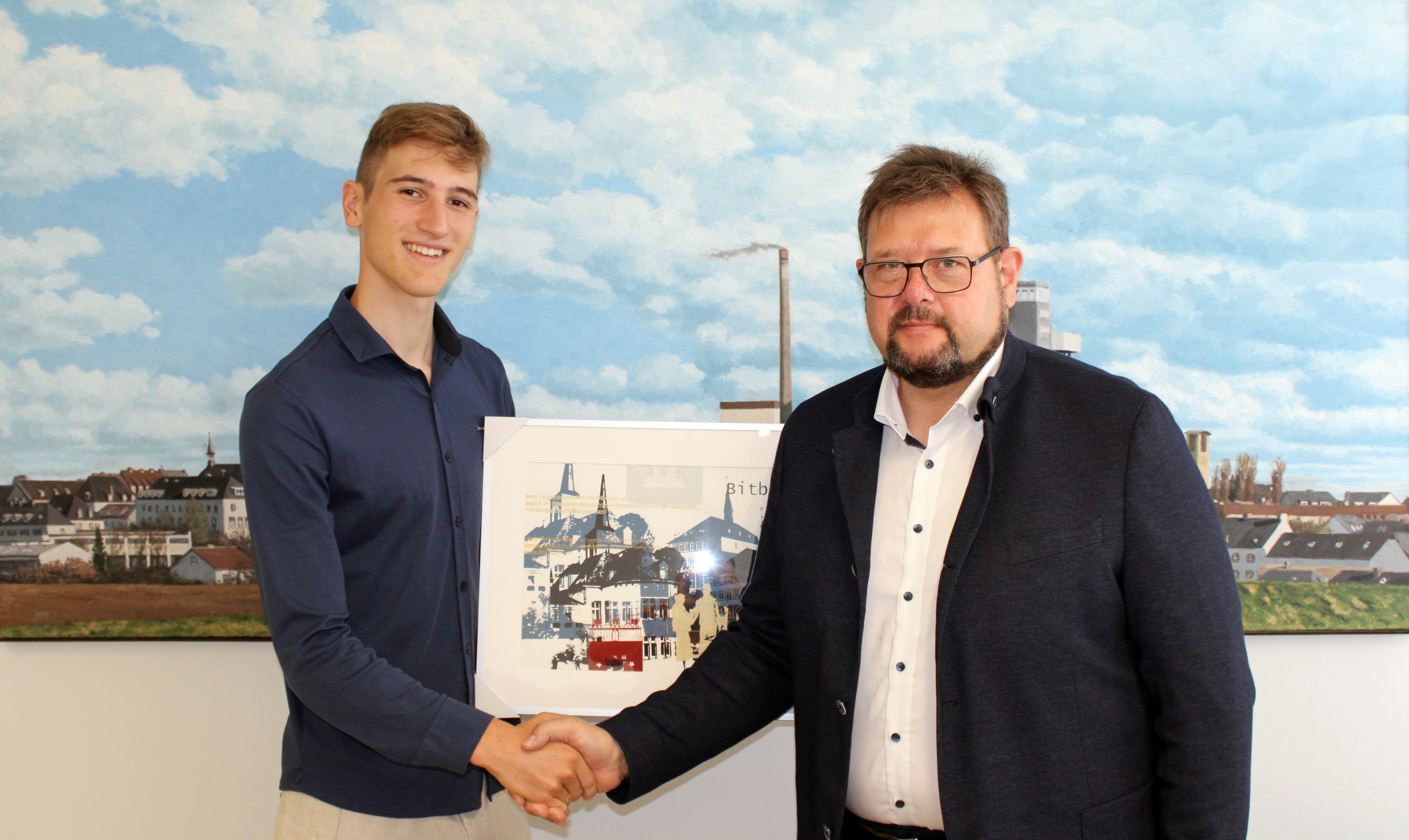 Bürgermeister Joachim Kandels mit Europameister Finn Vogler.