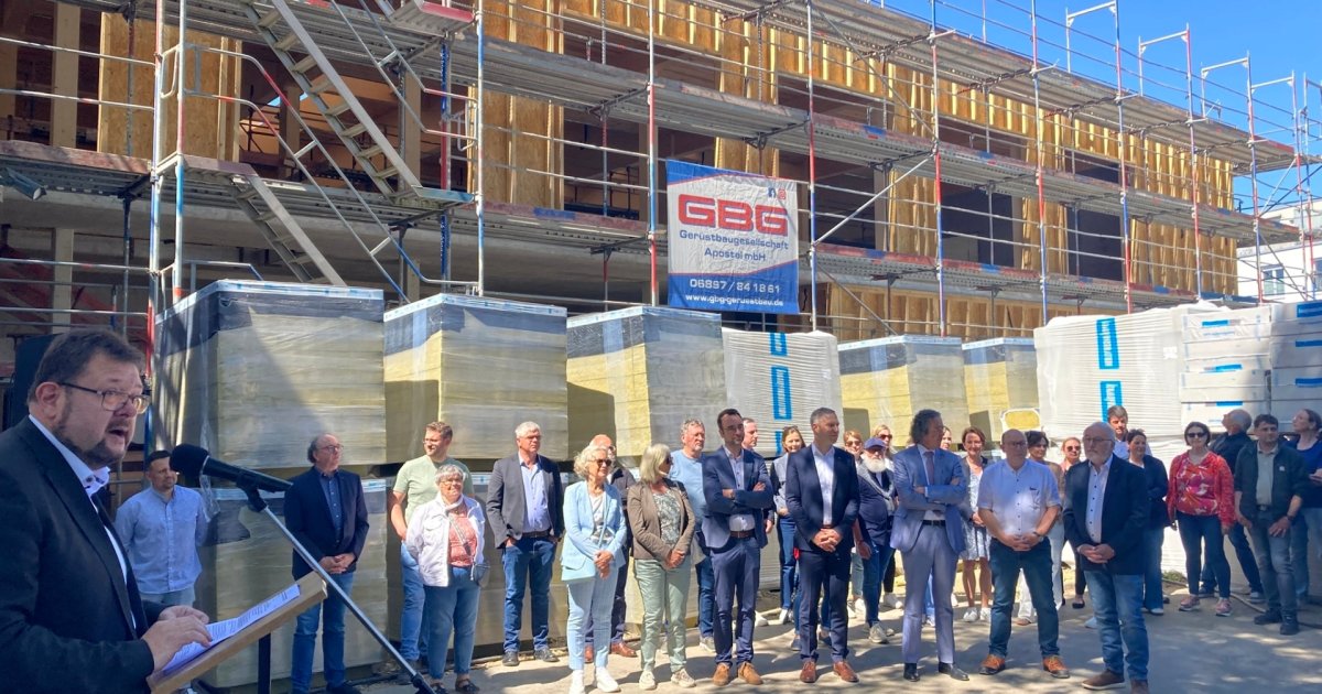 Auf ein gelungenes Bauprojekt! – Richtfest an der Grundschule Süd ...