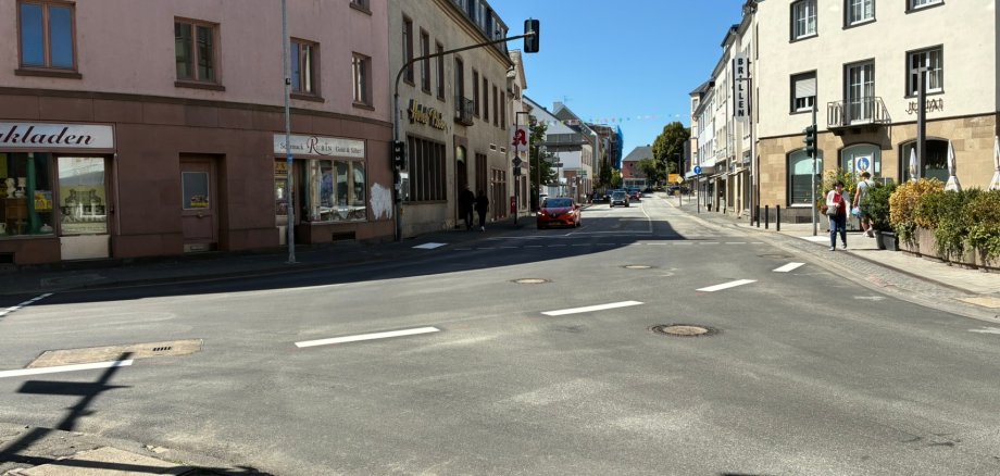 Kreuzungsbereich Trierer Straße Karenweg Borenweg