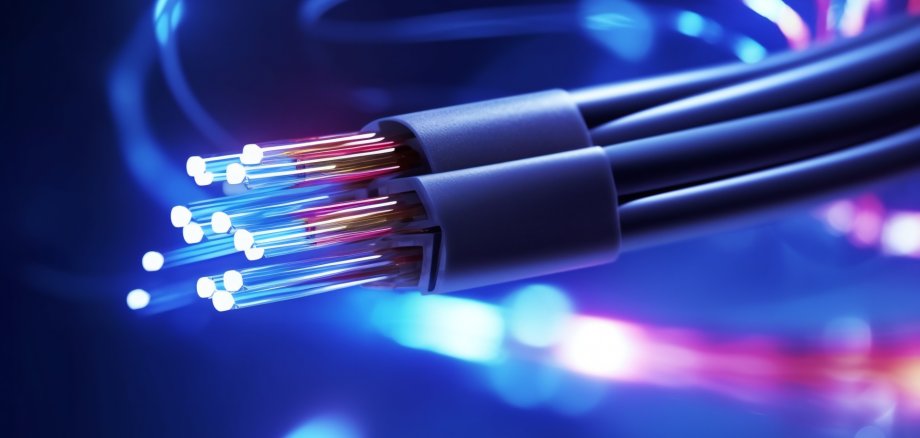Connection of optical fiber cable technology background