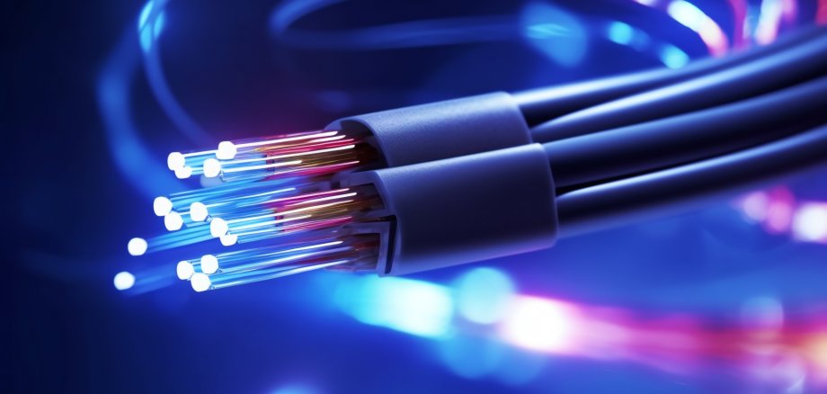 Connection of optical fiber cable technology background