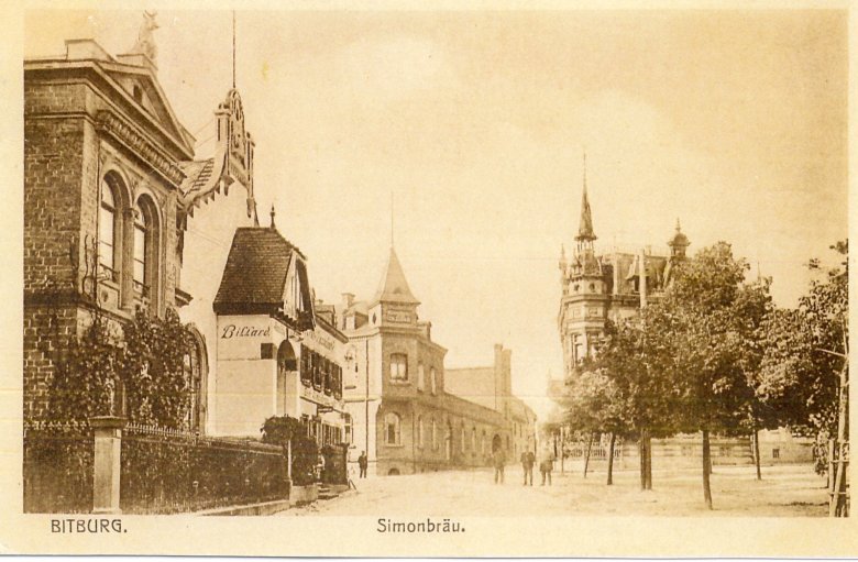 Postkarte vor 1945, Links im Vordergrund das Haus Kaufmann und Ansicht mit Blick auf den Marktplatz