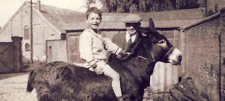 rechts Isidor Barth, Ehemann von Elise Barth, mit Arnold Meier auf dem Pferd sitzend (Quelle: Stadtarchiv Bitburg)