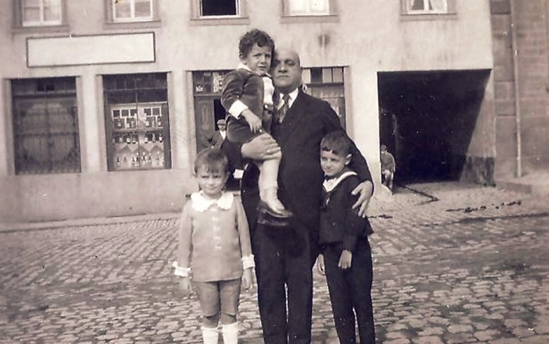 Isidor Meier mit unbekannten Kindern am Karenweg (Quelle: Stadtarchiv Bitburg)