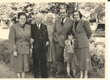 Adolf Juda und Ehefrau geborene Henriette Isay mit Annely Juda und David zusammen mit meinen Eltern Karl Juda und Jeanne Juda geborene Johanna Salomon Foto um 1950