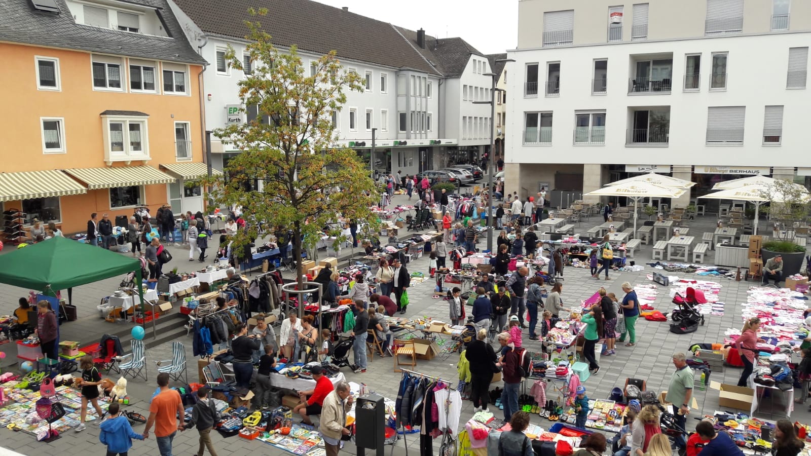 Kinderflohmarkt in der Fußgängerzone